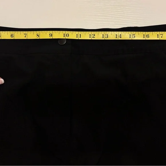 32 Degrees Classic Black Skort with Pockets - Picture 13 of 16